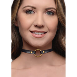Smalle leren halsband met gouden details